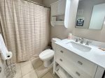Full Bathroom - Tub/Shower